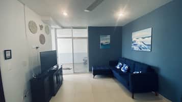 Departamento Deluxe | Área de sala de estar | Televisión de pantalla plana