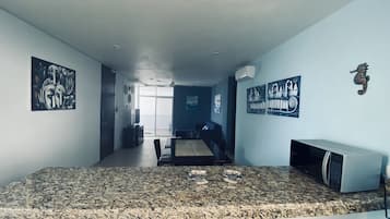 Deluxe Apartment | Private kitchen | Fridge, microwave, oven, electric kettle