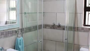 Apartemen Comfort | Shower kamar mandi