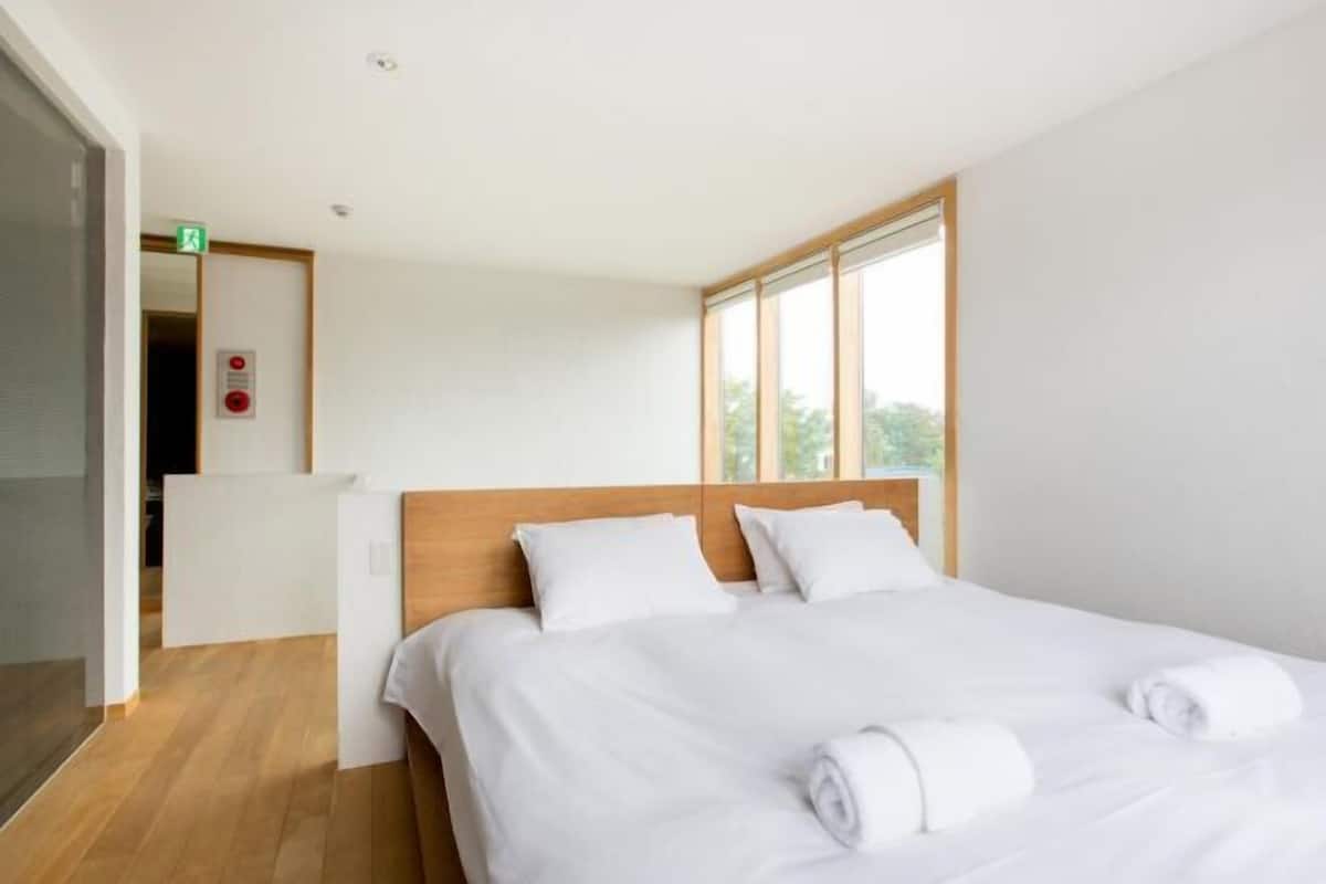 1 chambre, décoration personnalisée, ameublement personnalisé, bureau