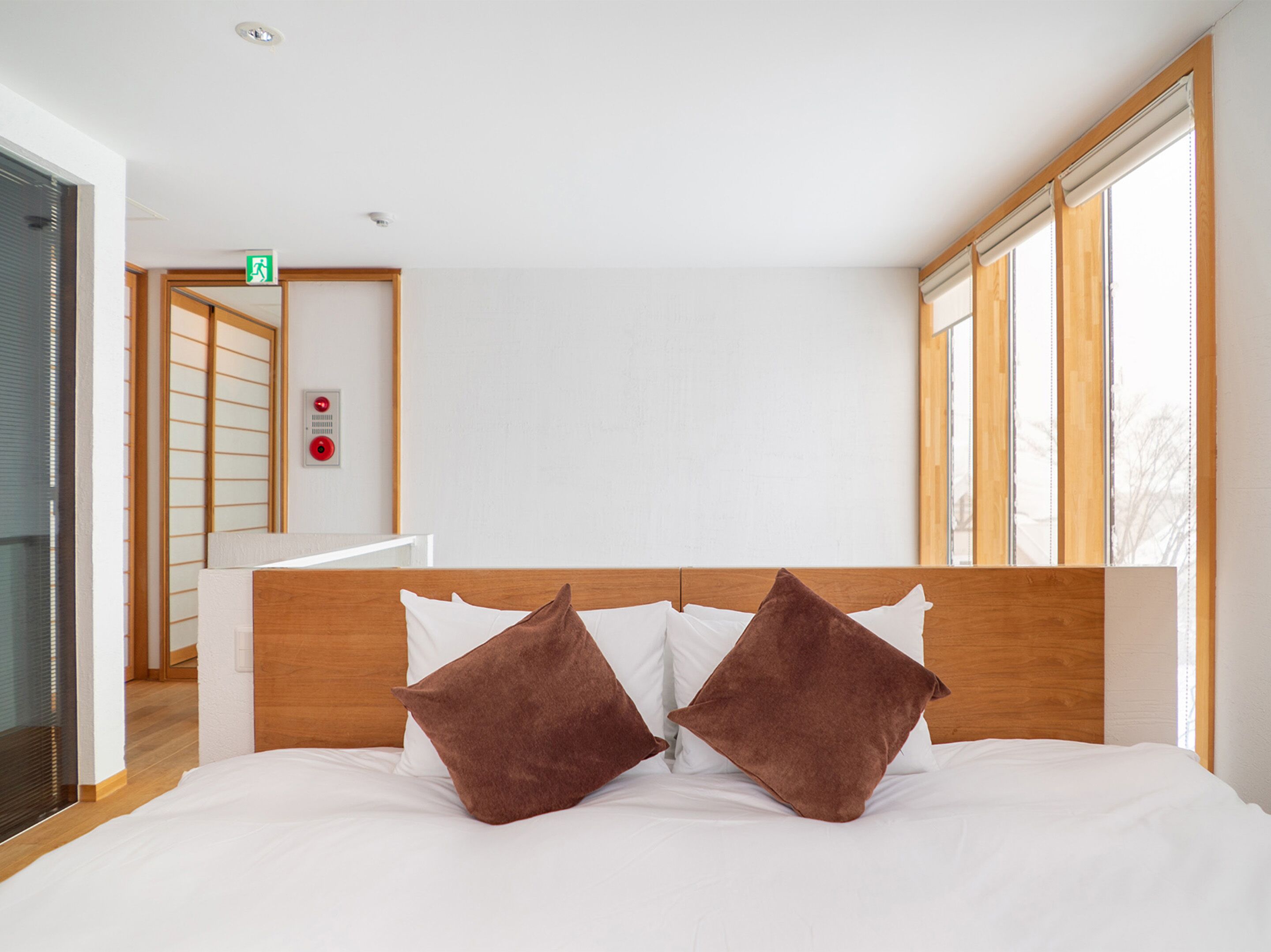 Sekka Ni 2 | Individually decorated, individually furnished, desk, laptop workspace