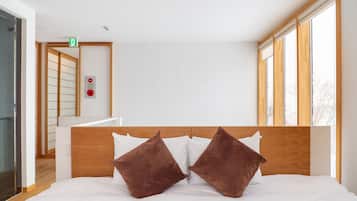 Sekka Ni 2 | Individually decorated, individually furnished, desk, laptop workspace