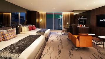 Habitació quàdruple | Sala d'estar | Televisor LED