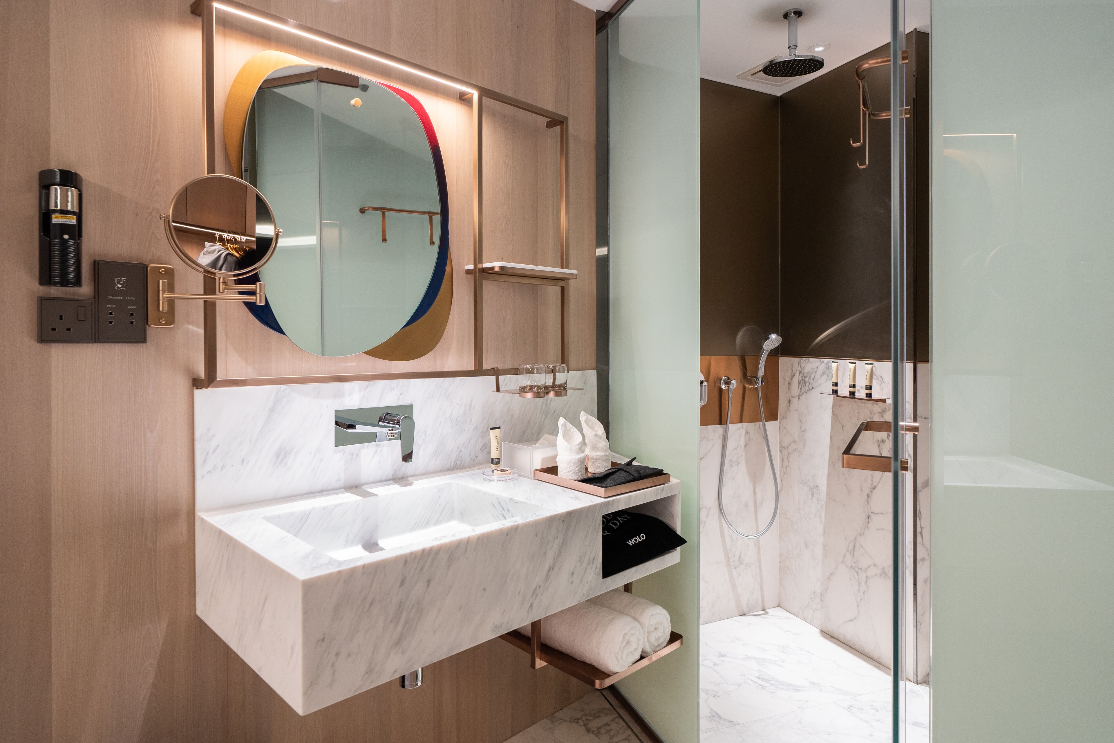 copper queen without window | room amenity