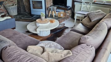 Smart-TV, Kamin, Stereoanlage