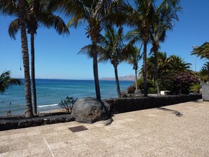 In Strandnähe, Liegestühle, Strandtücher