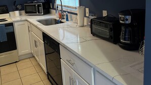 Coffee/tea maker, fridge, microwave, oven - 5 block walk to the boardwalk at  Stockley (Rehoboth Beach)