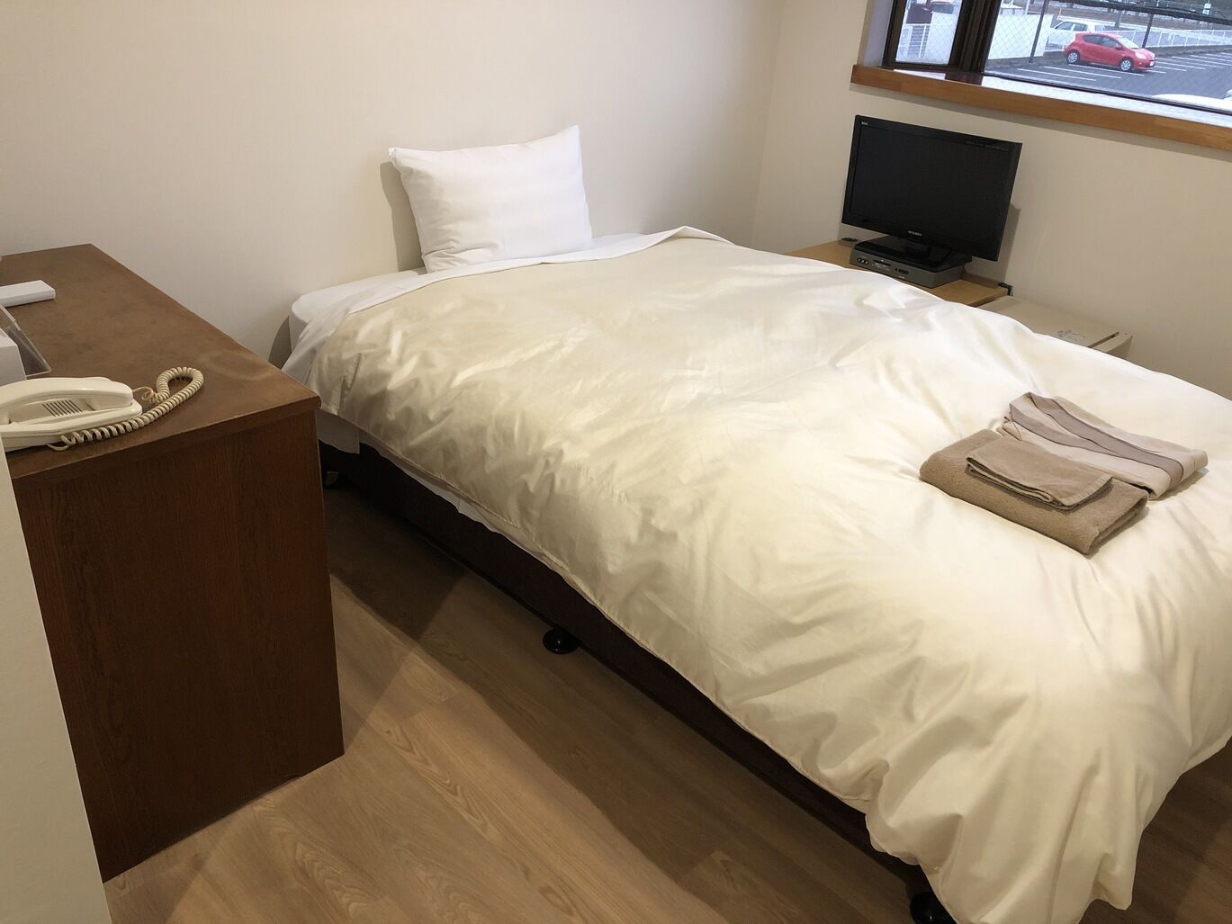 Free WiFi, bed sheets