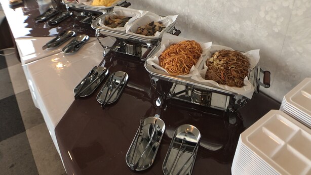 A buffet line with various dishes and utensils. - Hotel Tsuchiura Kandatsu Hills (Tsuchiura)