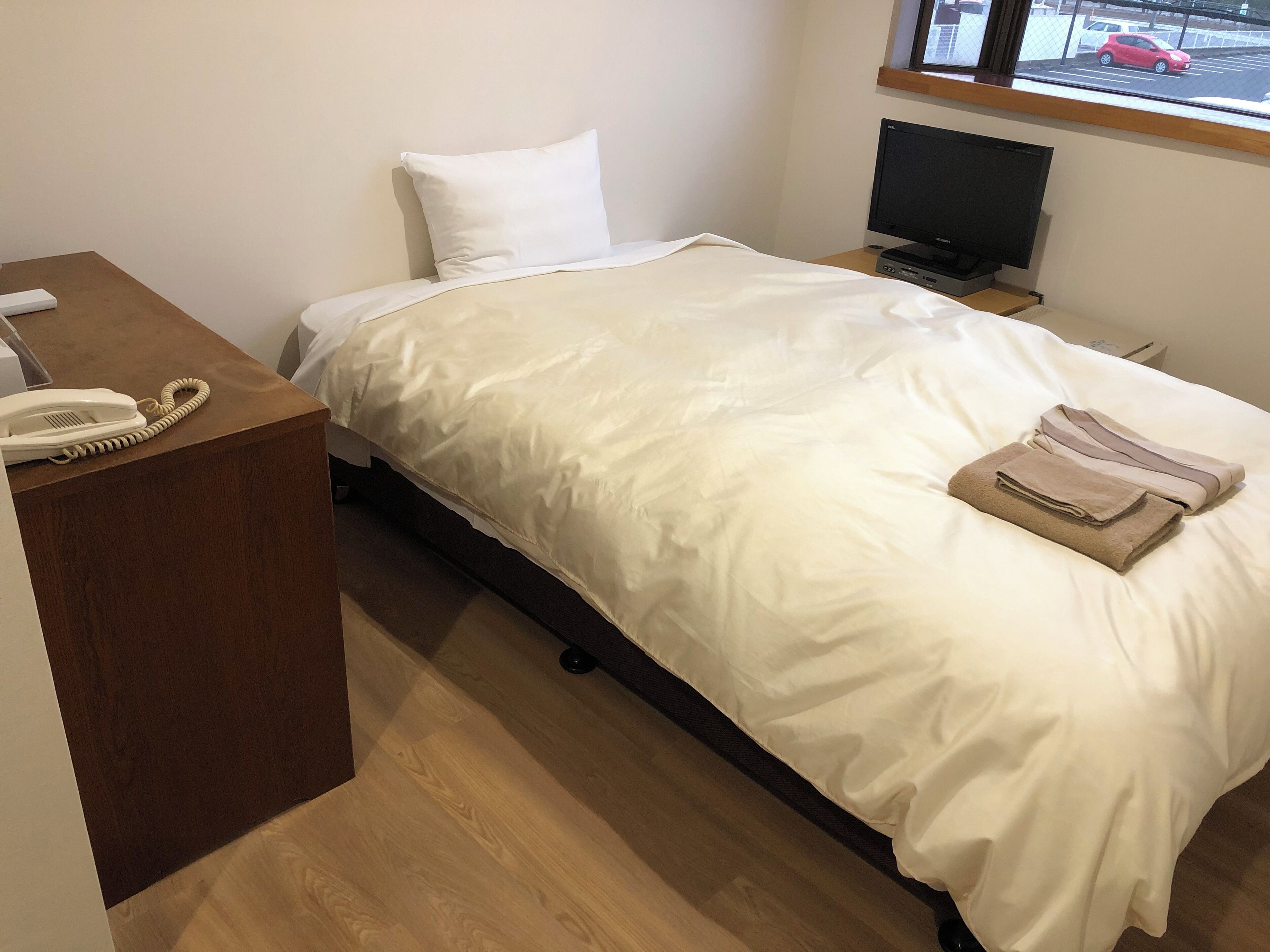 Free WiFi, bed sheets