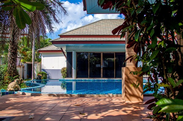 Outdoor pool - Big Comfortable Villa (Banglamung)