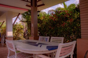 Outdoor dining - Big Comfortable Villa (Banglamung)