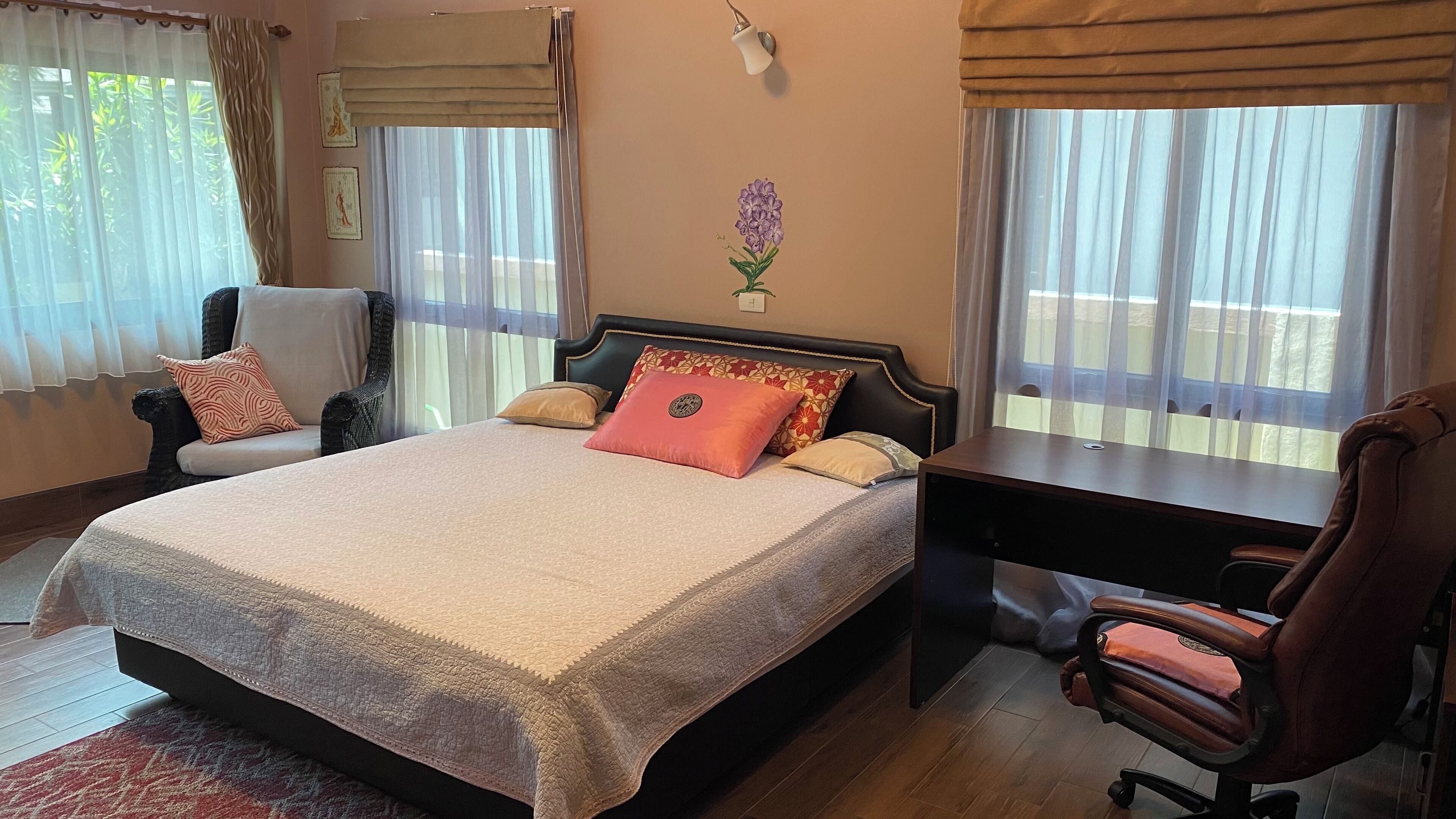 3 bedrooms, desk, iron/ironing board, WiFi