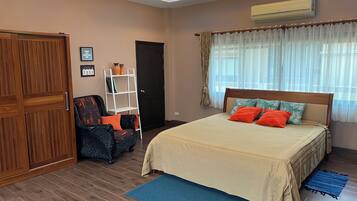 3 Schlafzimmer, Schreibtisch, Bügeleisen/Bügelbrett, WLAN