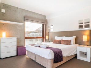 Yuuki Toride | In-room safe, individually decorated, individually furnished, desk - Yuuki Toride Chalet (Kutchan)