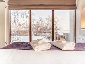 Stuga (Yuuki Toride) | Värdeförvaringsskåp på rummet, individuell inredning och unika möbler