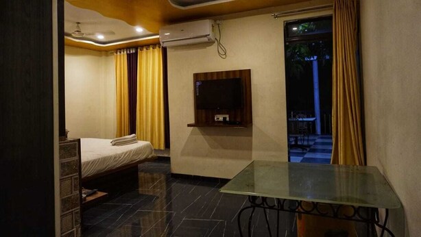 Standard Room - Hotel Panchgani Holiday Home (Wai)