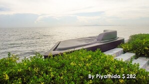 A poolside area with a lounge chair and steps leading to the water. - 456 Veranda Residence Pattaya Jomtien Sea View 1BR; Beachfront (Chonburi)