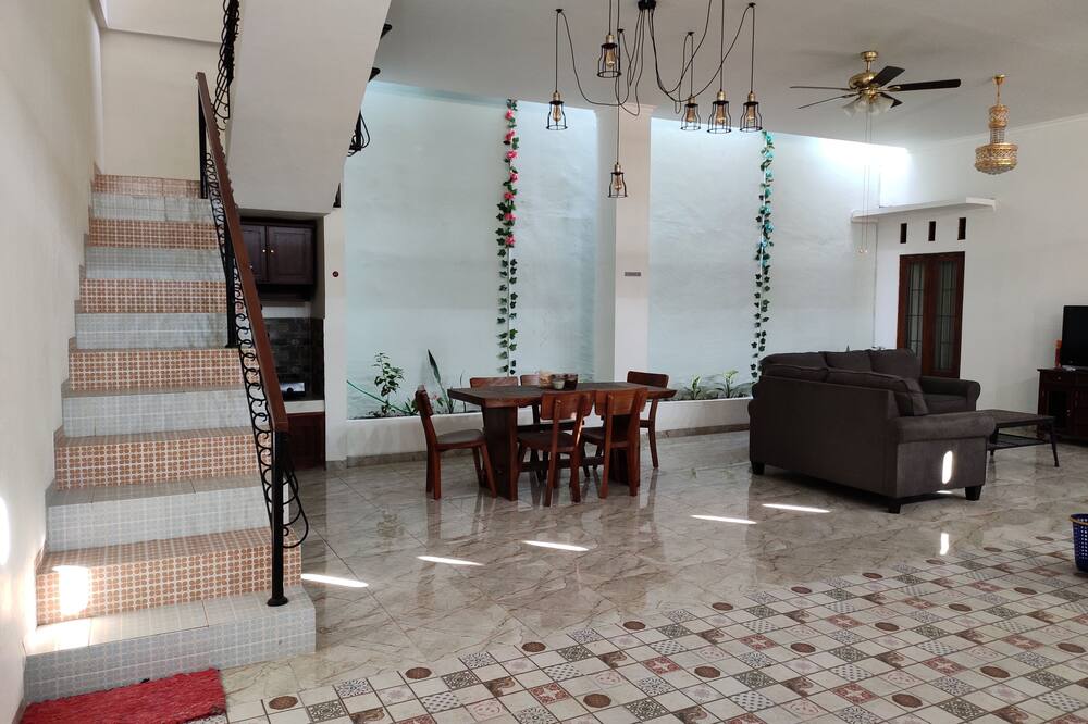 ZG Homestay Solo