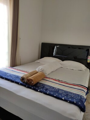 6 bedrooms, bed sheets - ZG Homestay Solo (Surakarta)