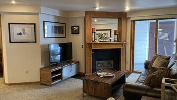 Smart TV, fireplace, DVD player