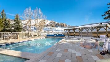 室外游泳池,恒温泳池