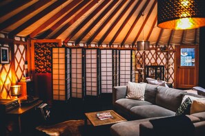 Suite de lujo (with Private Facilities) | Área de sala de estar