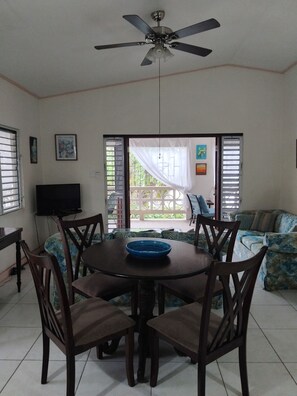 Smart TV, books - Beachside Cottage - right on the beach! (Bridgetown)