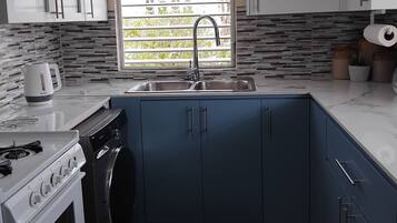 Coffee/tea maker, fridge, microwave, oven