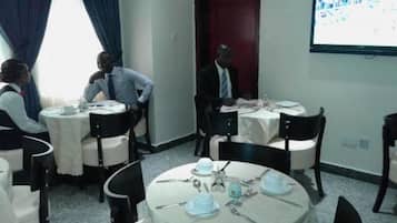 Breakfast, lunch, dinner served; local and international cuisine