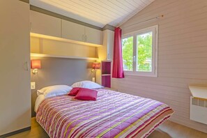 3 bedrooms, travel crib