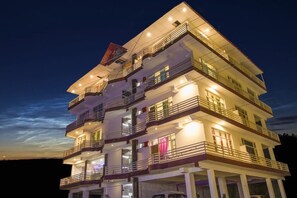 Front of property - evening/night - Hotel Mount Edge (Dharamshala)