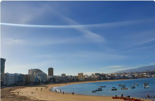 Moderni suunnitteluhuoneisto louhoksissa