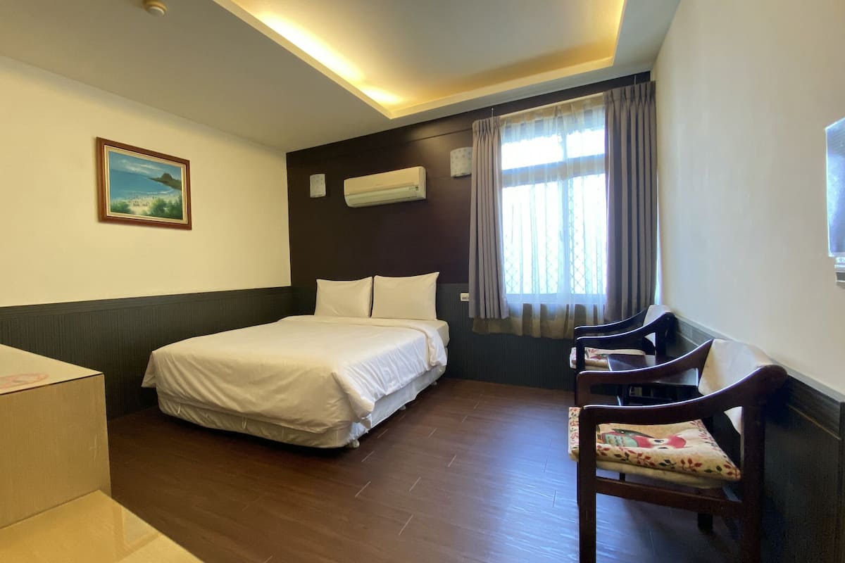 Double Room (306) | 1 bedroom, desk, blackout drapes, soundproofing