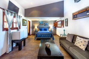 Een televisie en boeken