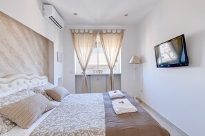 3 habitaciones, tabla de planchar con plancha, wifi y ropa de cama 