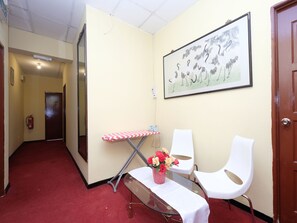 Lobby sitting area - OYO 44029 Tudor Home Inn (Brinchang)