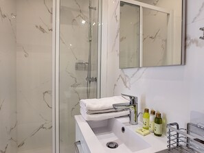 Shower, free toiletries, hair dryer - N&J - COZY CLOUD - Hyper center - Close sea (Niza)