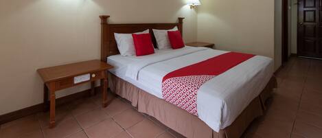 Habitación doble Deluxe, 1 cama King size | Escritorio, insonorización, wifi gratis y ropa de cama