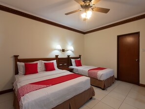 华丽三人房 | 隔音、免费 WiFi、�床单