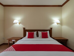 Deluxe-Doppelzimmer, 1 King-Bett | Schallisolierte Zimmer, kostenloses WLAN, Bettwäsche
