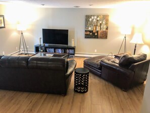 تلفزيون ذكي، مشغل دي في دي، مكتبة فيديو، ستيريو