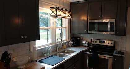 Nuevo listado - Casa completamente renovada con muebles nuevos.