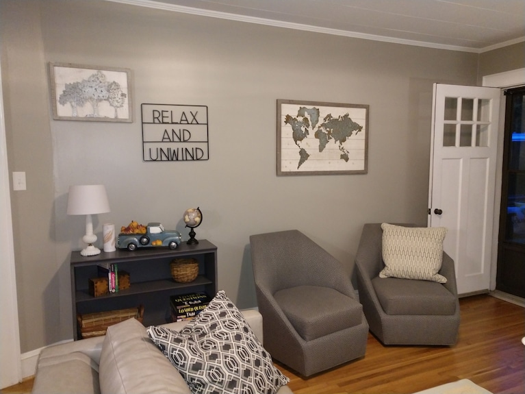 Completely Renovated Single Family Home With New Furnishings. - Mooresville, NC