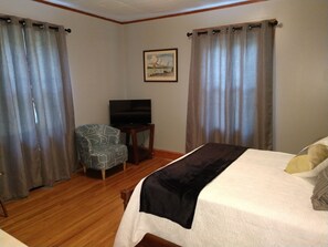 2 bedrooms, iron/ironing board, WiFi, bed sheets -  Completely renovated single family home with new furnishings. (Mooresville)
