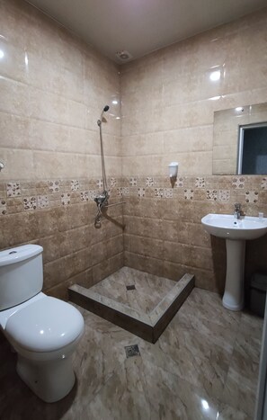 Standard Double Room | Bathroom | Shower, slippers, towels, soap - Venus Hotel (Tbilisi)
