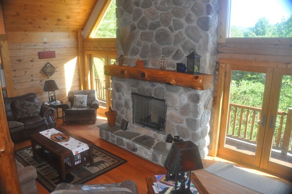 Smart TV, fireplace, Netflix, Hulu