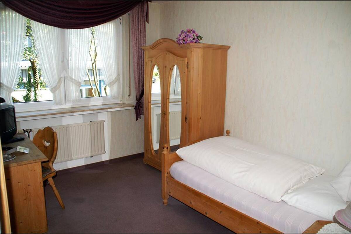 Single Room | Hypo-allergenic bedding available, desk, soundproofing, WiFi (free)