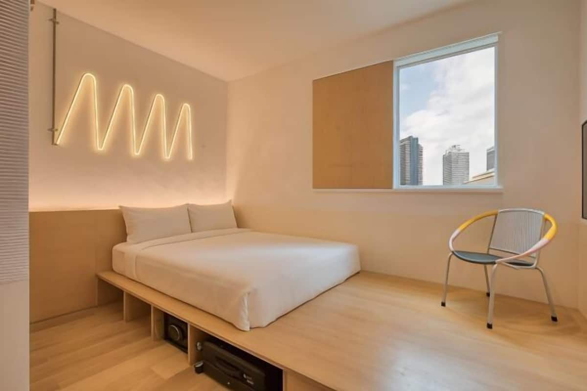 In-room safe, iron/ironing board, free WiFi, bed sheets