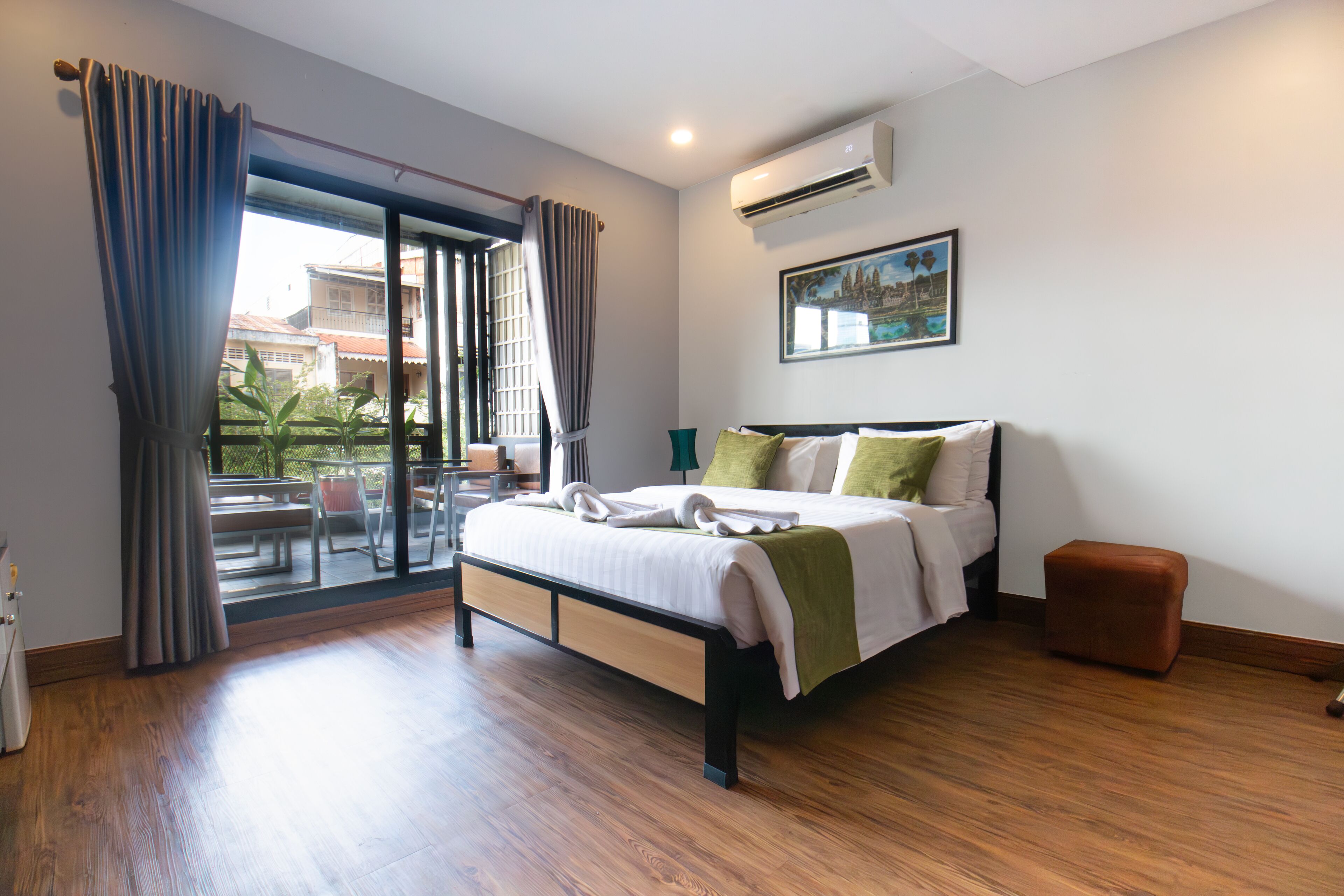 Quarto superior | Cofres nos quartos, escrivaninha, Wi-Fi de cortesia, roupa de cama